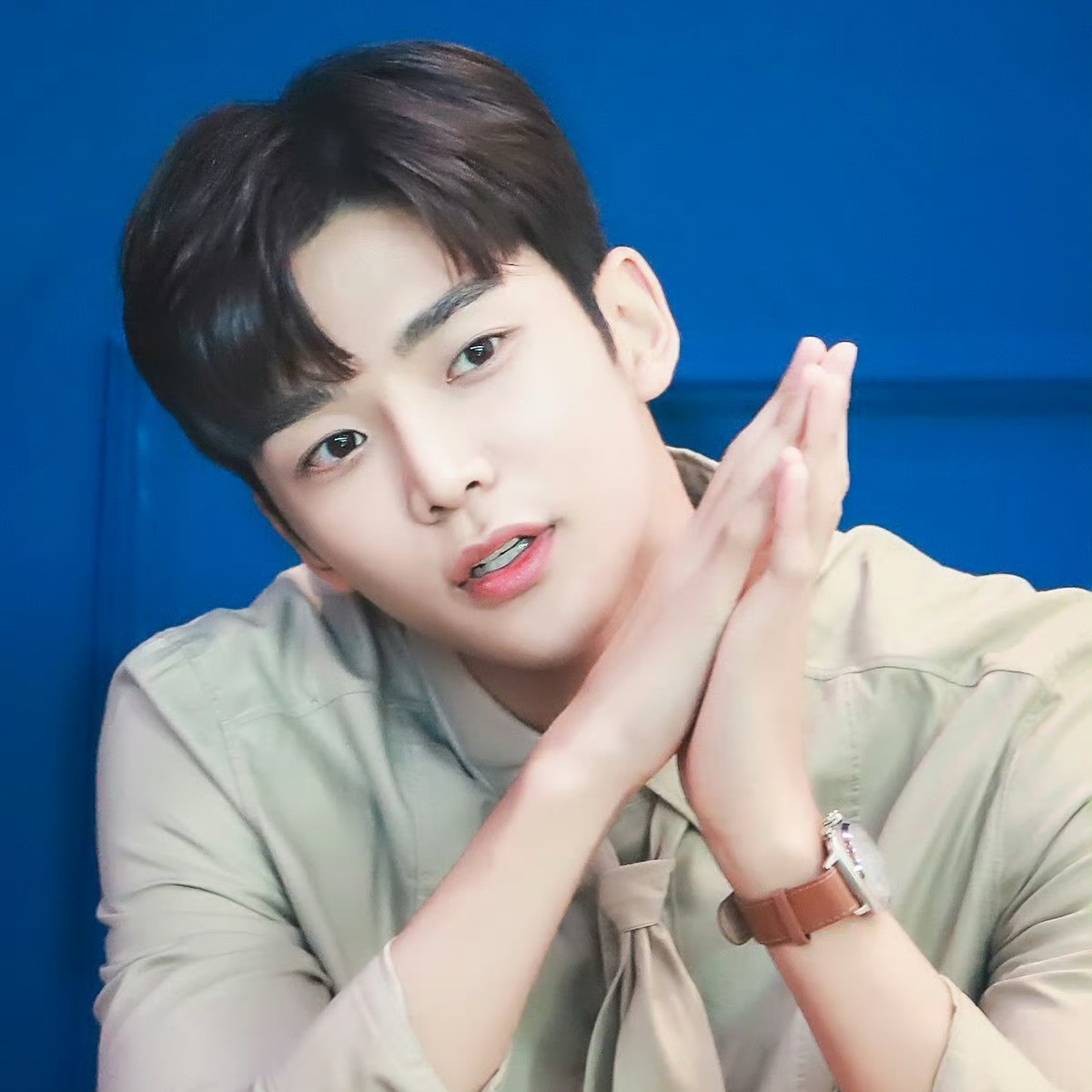 로운의 최신 사진