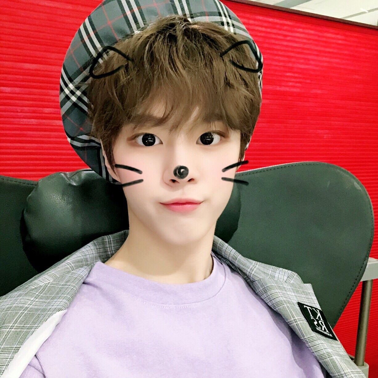 Behind-the-scenes cut of Kim Wooseok