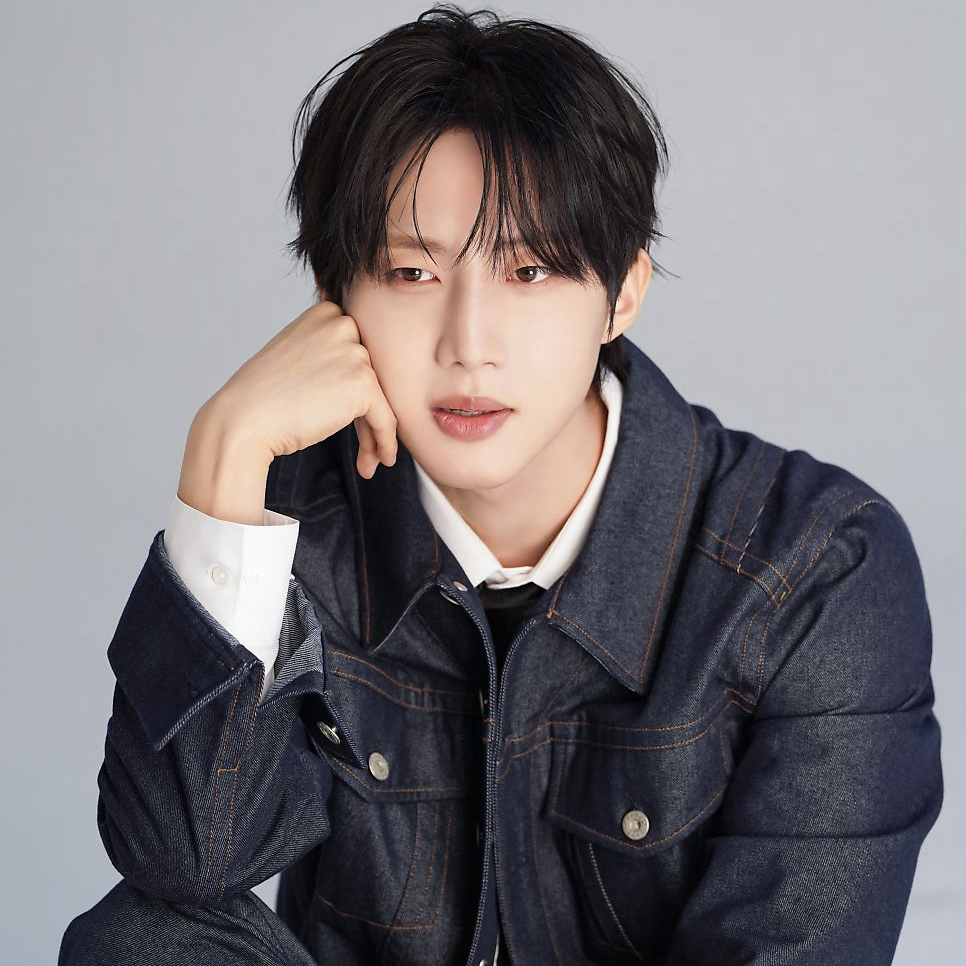 A moment captured by PENTAGON's fan