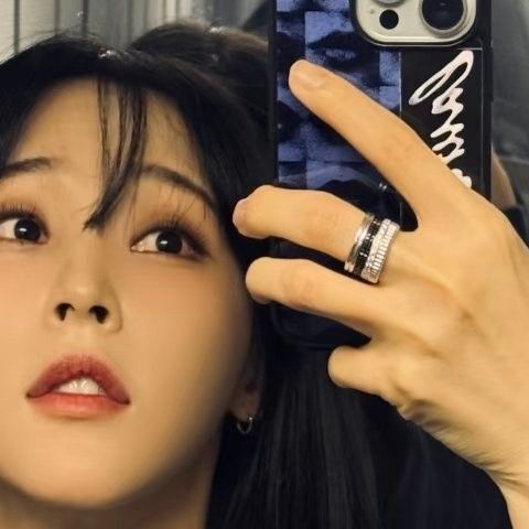 Recent activity shot of Moonbyul (MAMAMOO)