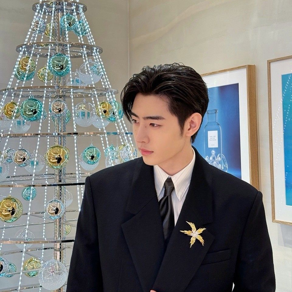 Latest photo of Sunghoon (ENHYPEN)