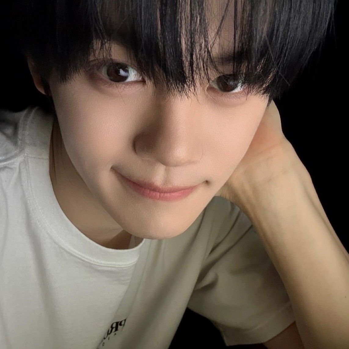 A moment captured by Kim Gyuvin (ZEROBASEONE)'s fan