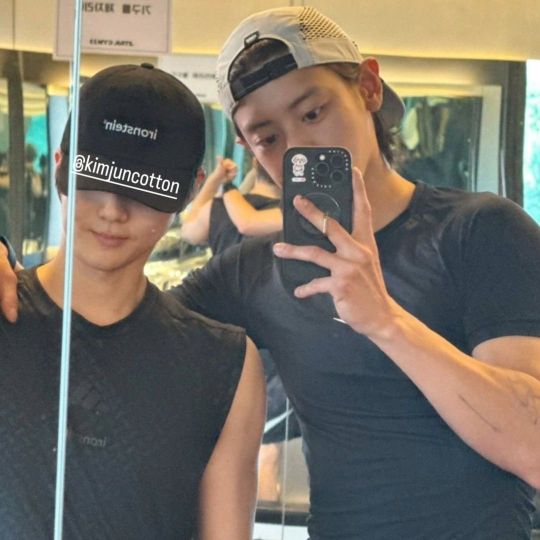 A moment captured by Chanyeol (EXO)'s fan