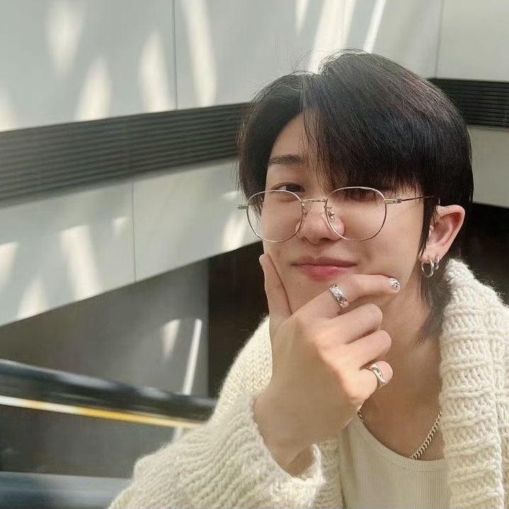 Behind-the-scenes cut of The 8 (SEVENTEEN)