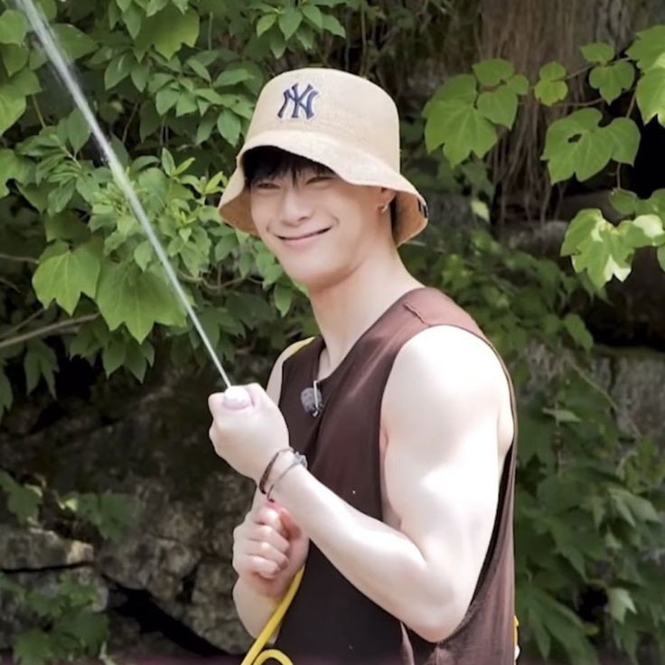 Latest photo of Moonbin (ASTRO)