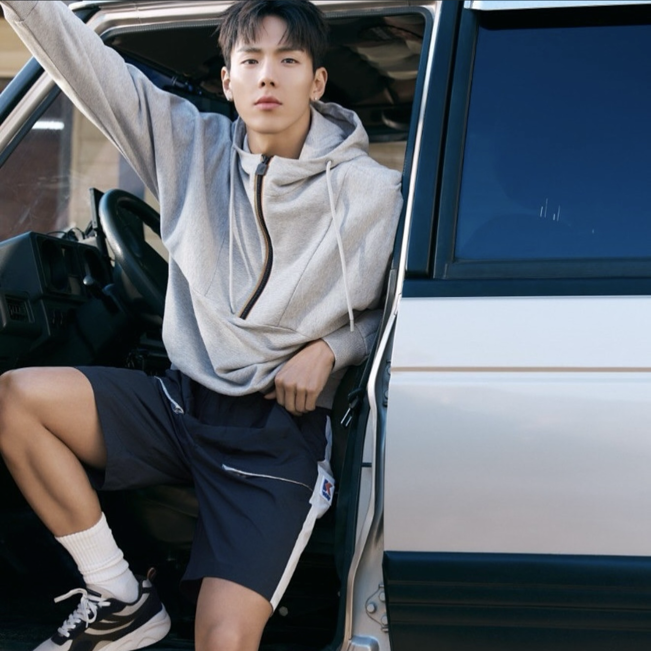 Behind-the-scenes cut of Shownu (MONSTA X)