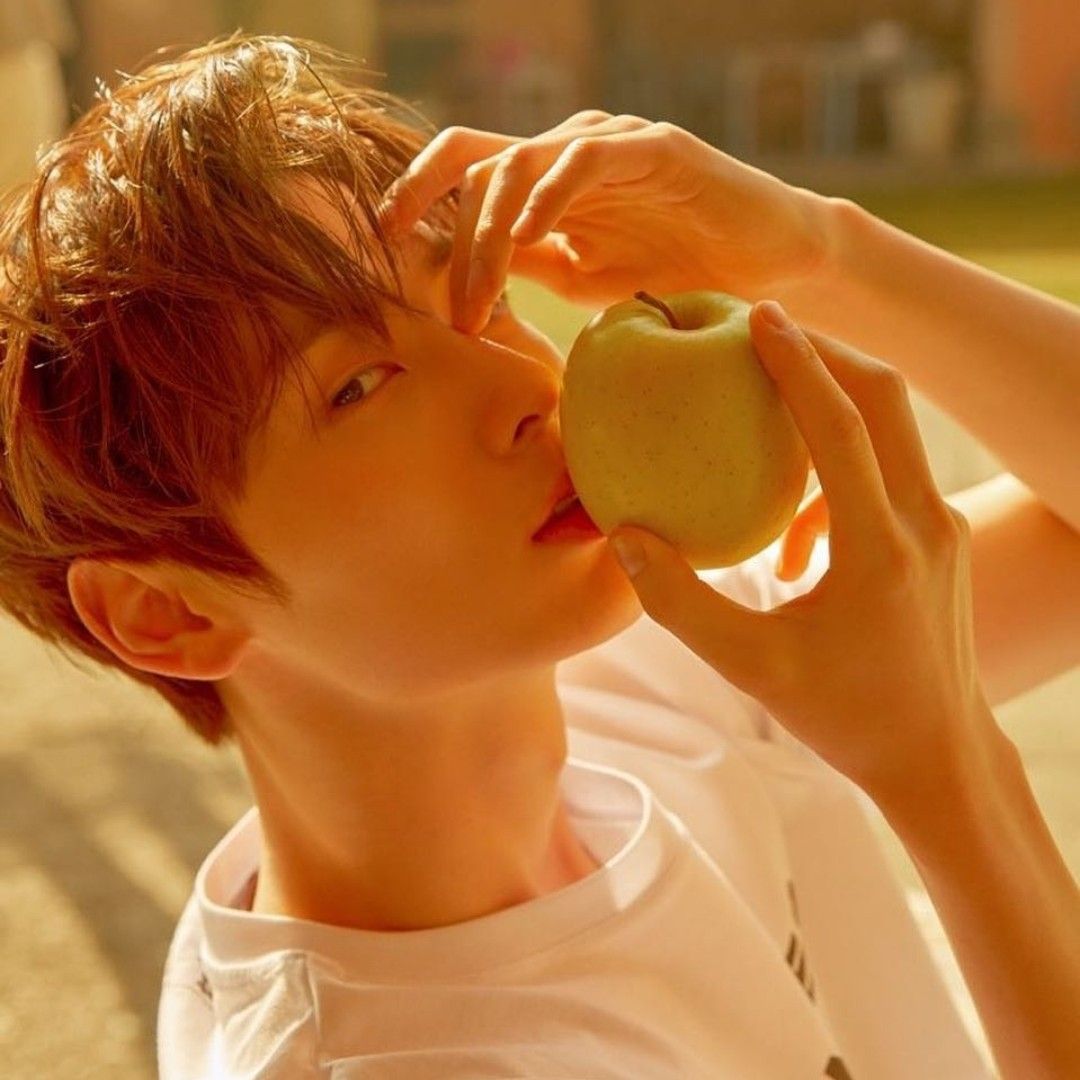 Behind-the-scenes cut of Hwang Minhyun