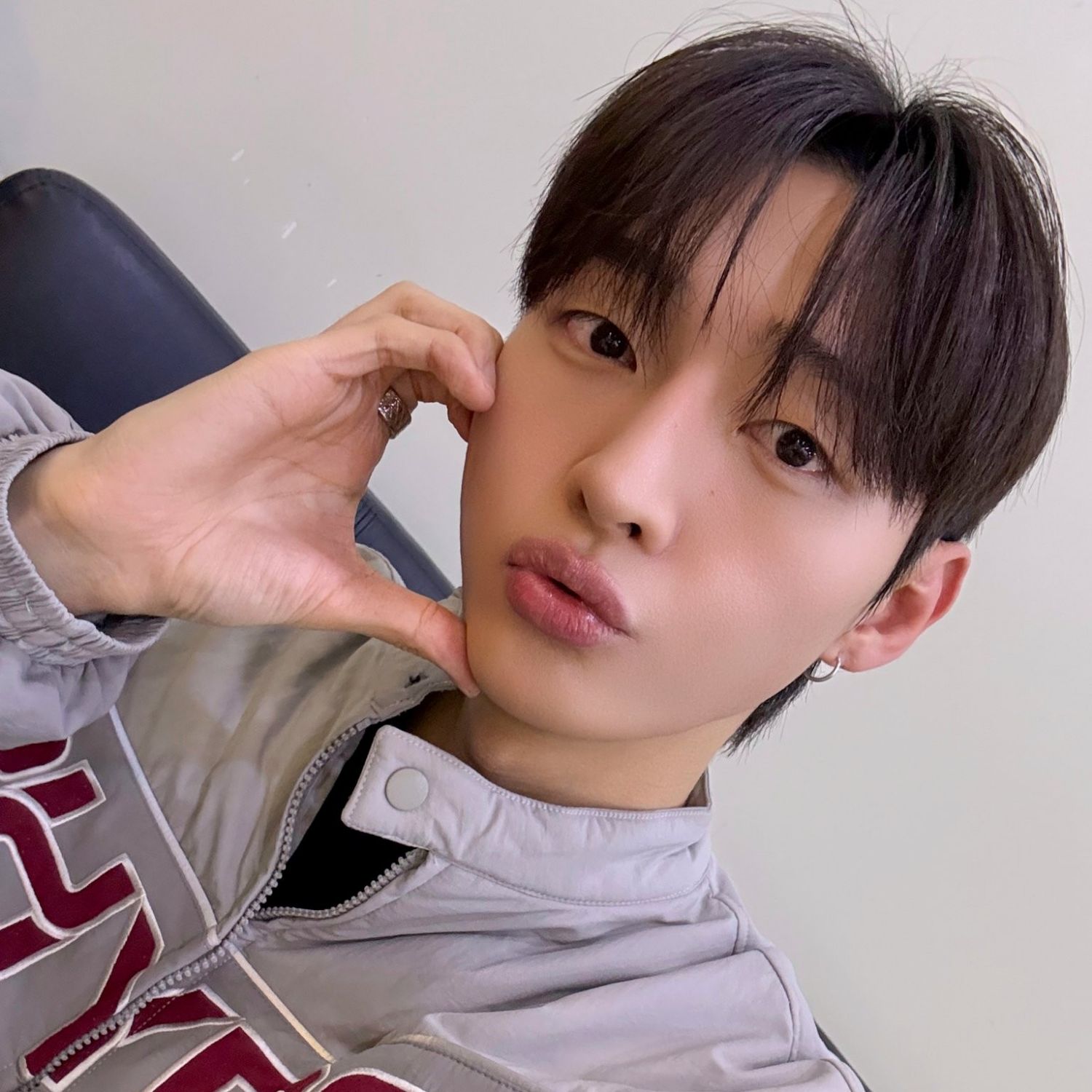 Behind-the-scenes cut of Yoon Jisung