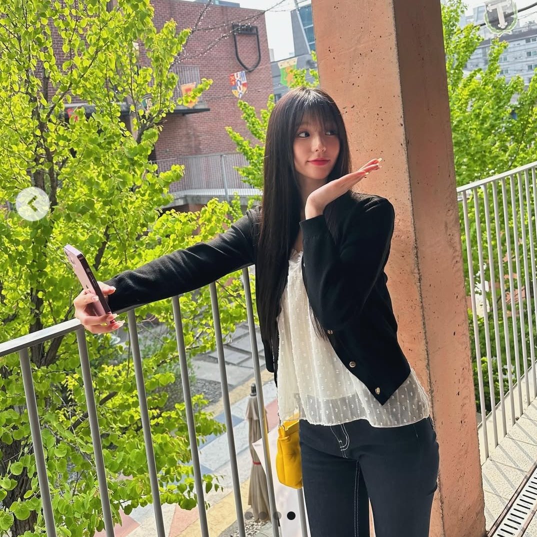 A moment captured by SECRET NUMBER's fan