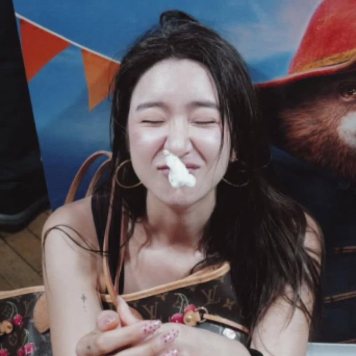 A moment captured by MOMOLAND's fan