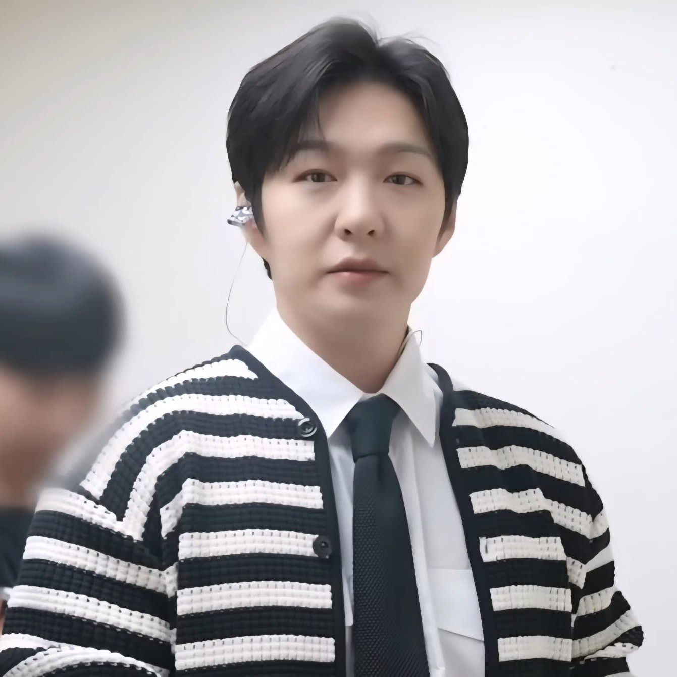 Behind-the-scenes cut of Lee Changsub (BTOB)