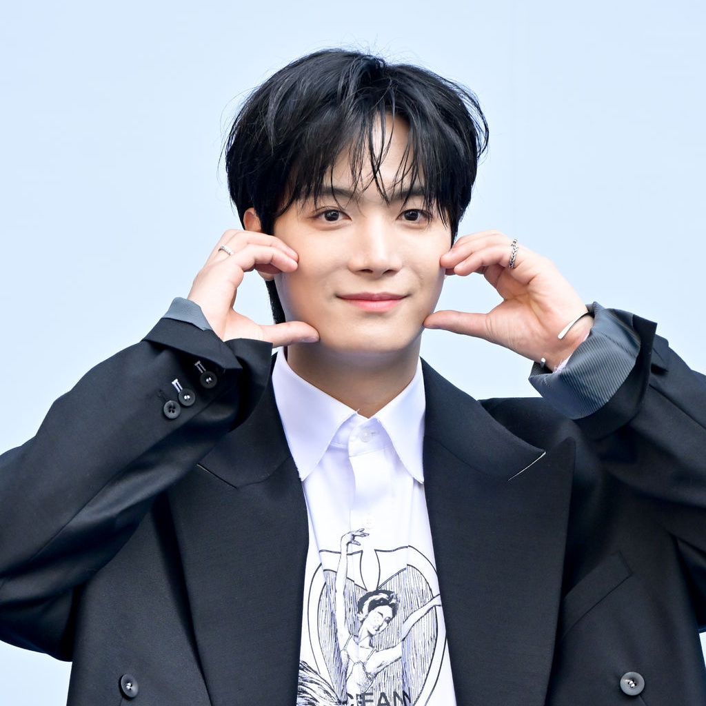 A moment captured by Kim Jonghyeon's fan