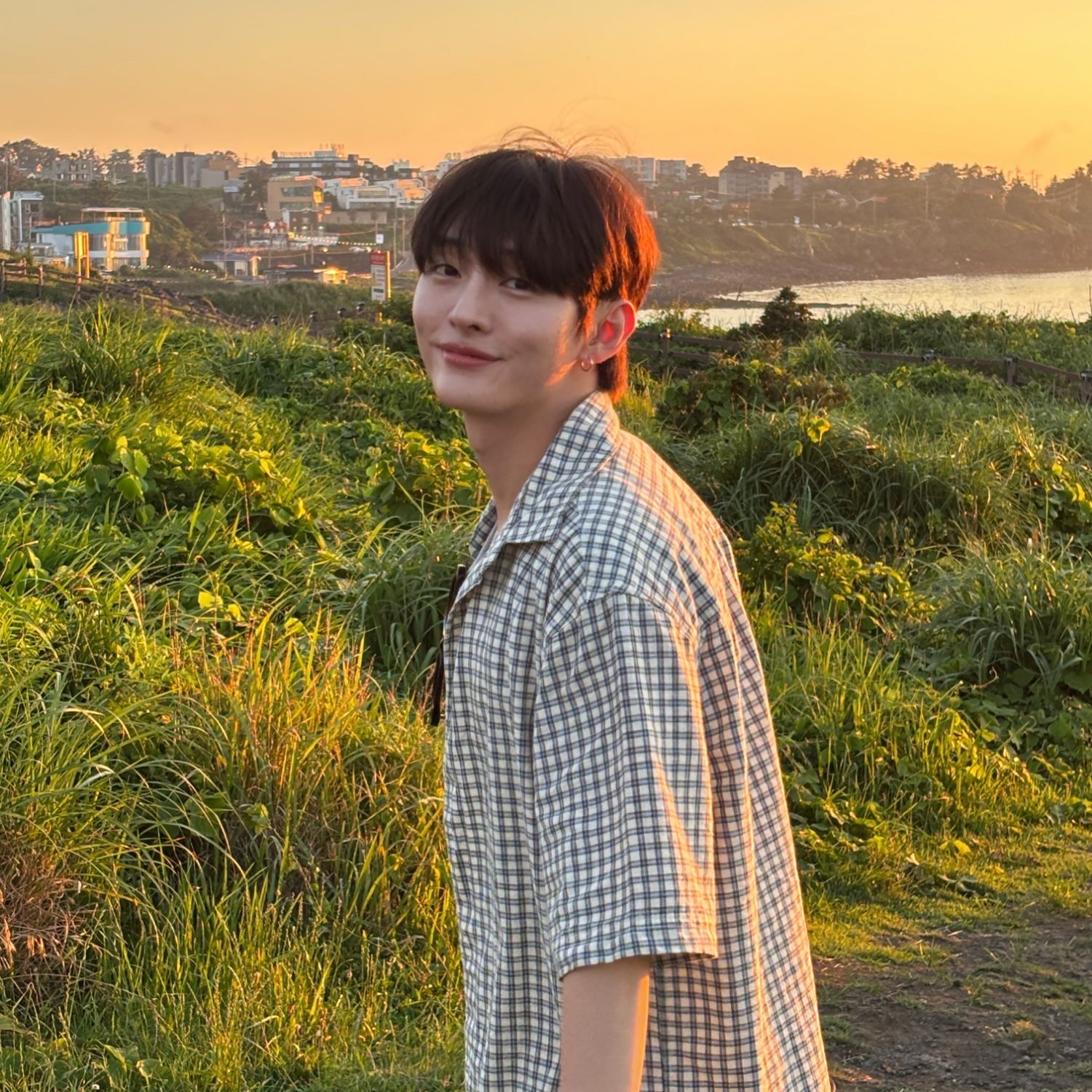 Behind-the-scenes cut of Yoon Jisung