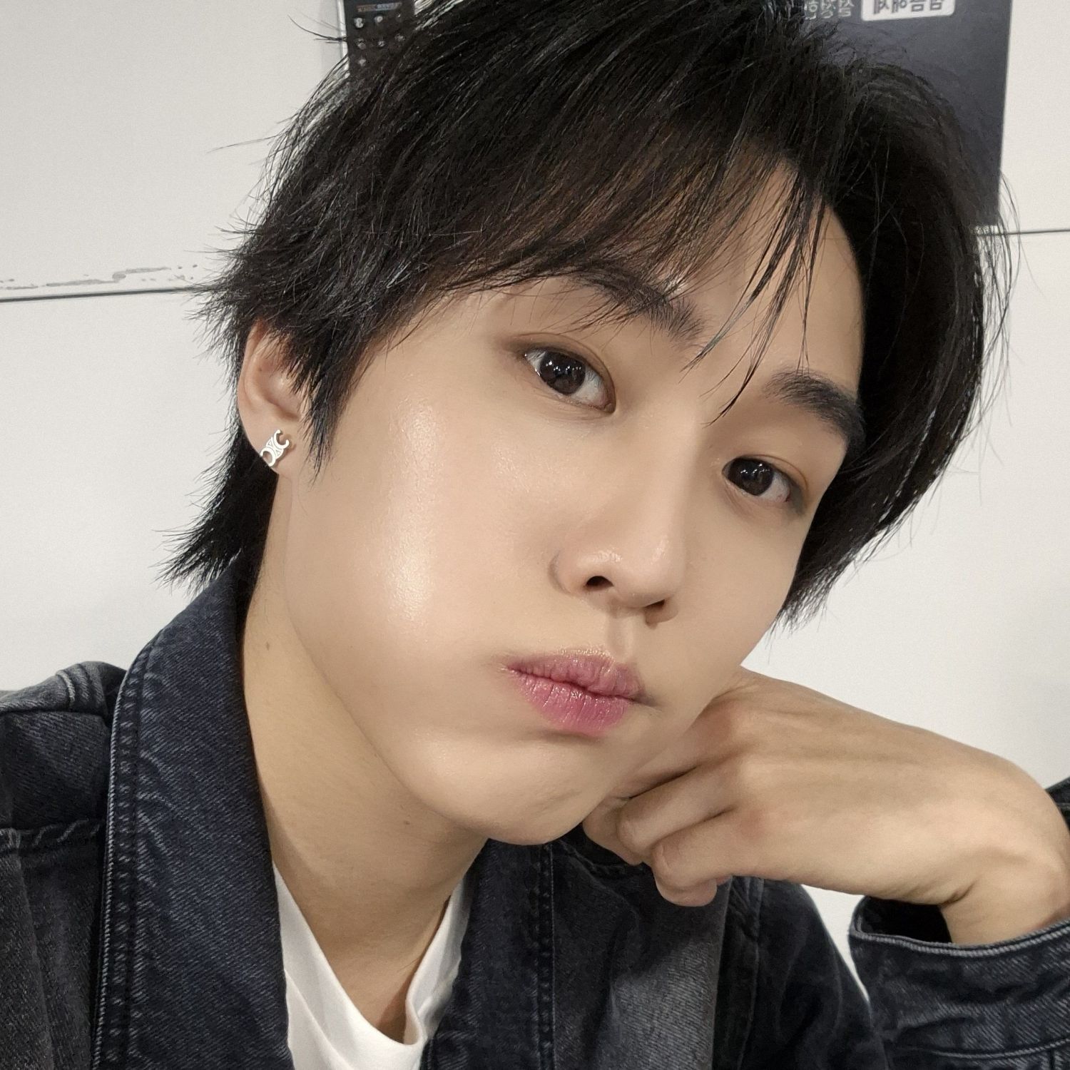 A moment captured by Jacob (THE BOYZ)'s fan