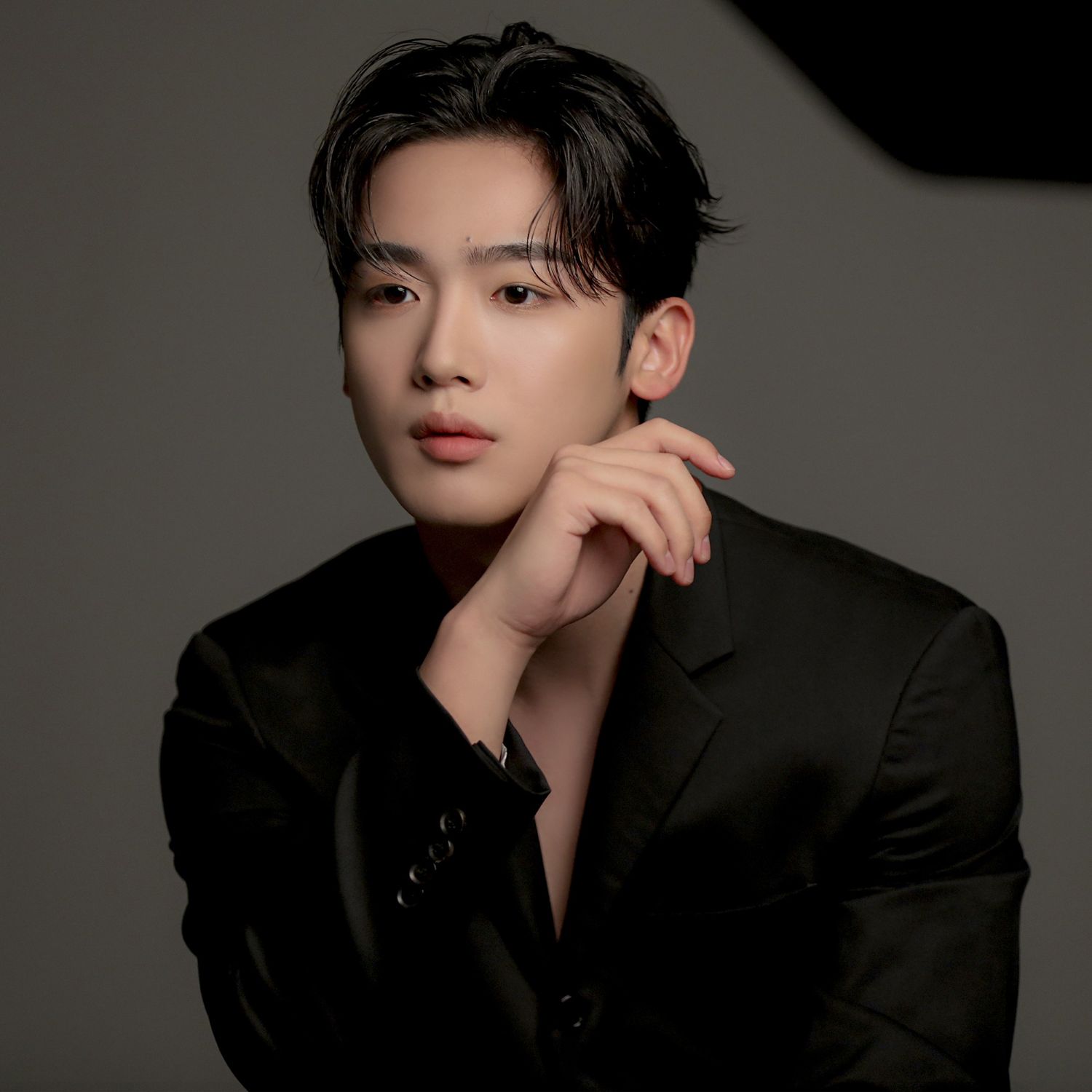 Behind-the-scenes cut of Kim Yohan (WEi)