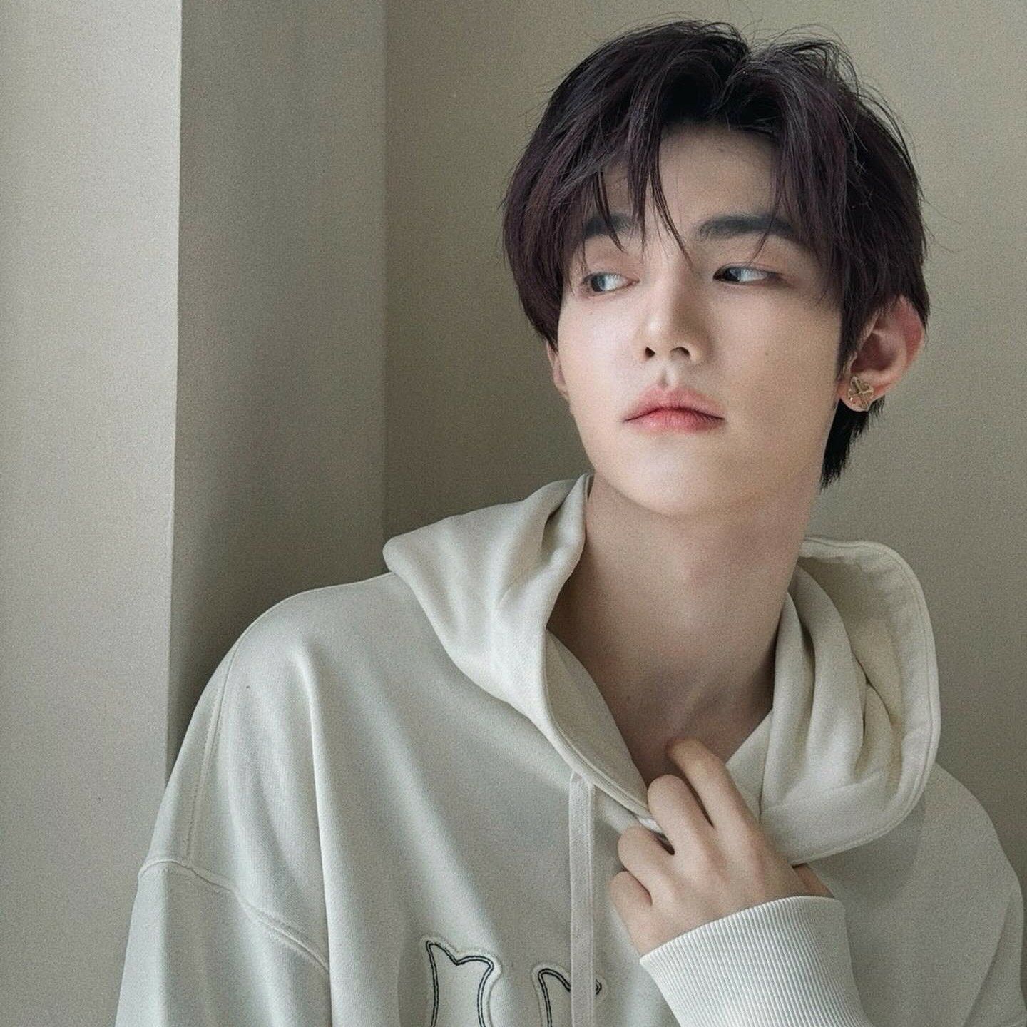 Foto terbaru Hwiyoung (SF9)