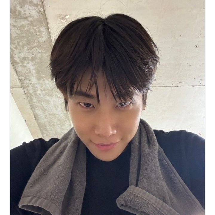 A moment captured by MJ (ASTRO)'s fan