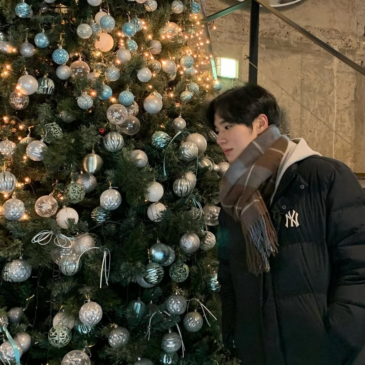 Behind-the-scenes cut of Kim Junseo (ALPHA DRIVE ONE)