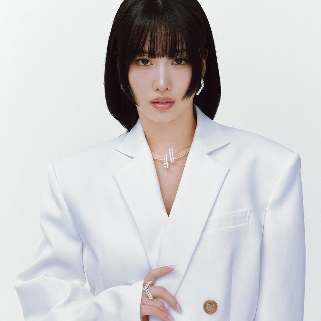 Recent activity shot of Momo (TWICE)