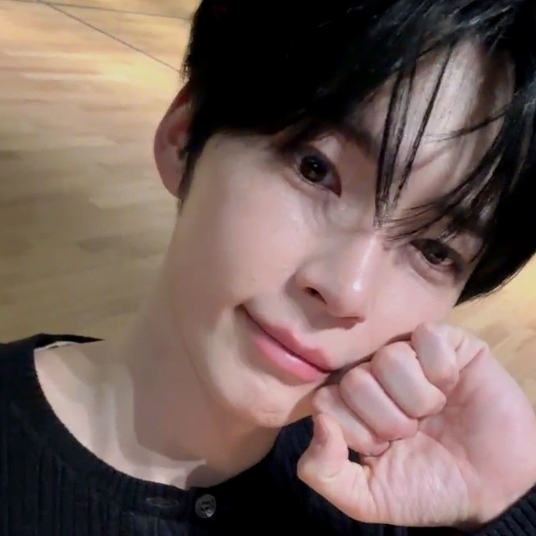 A moment captured by Sung Hanbin (ZEROBASEONE)'s fan