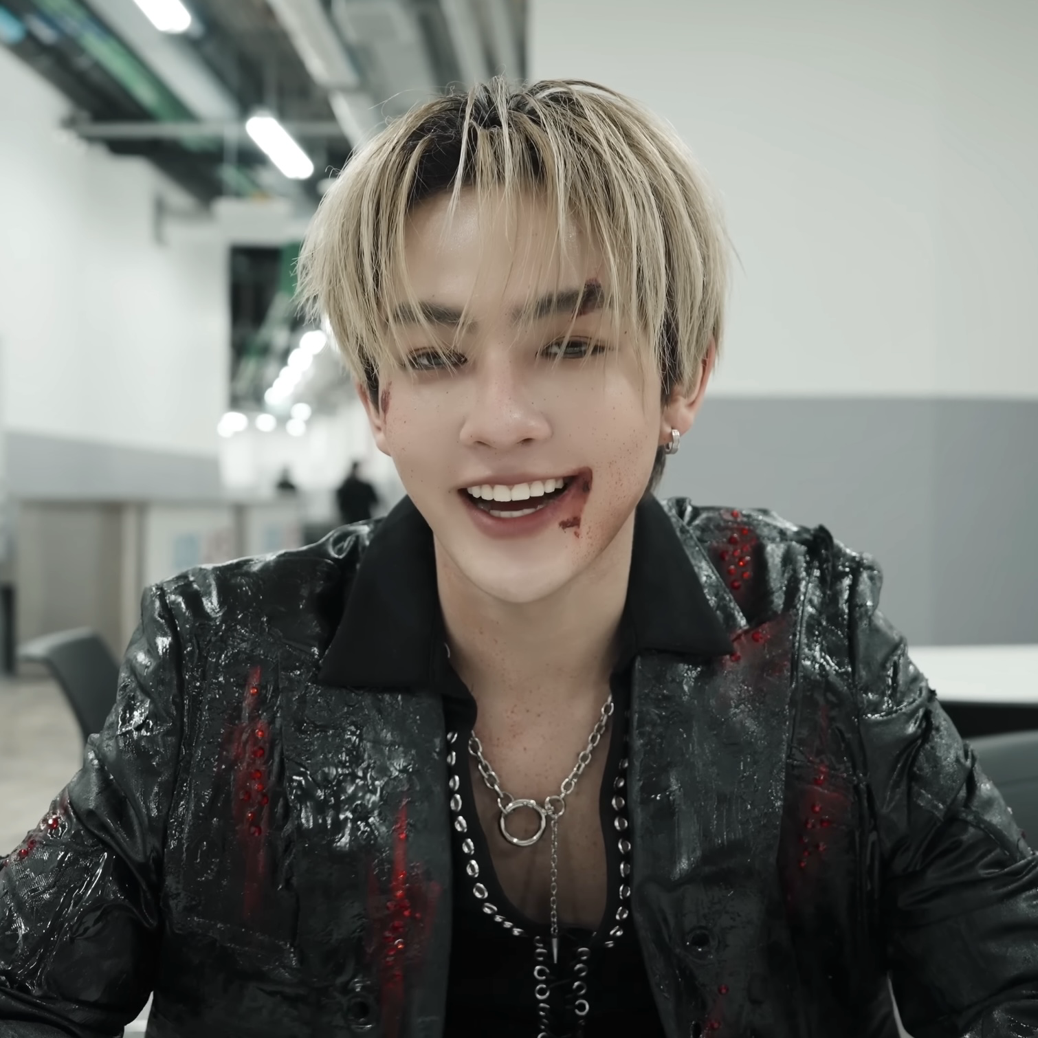 Behind-the-scenes cut of Heart (BUS)