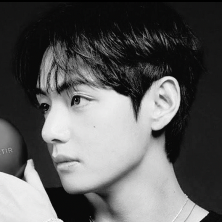 뷔 (방탄소년단)의 최신 사진