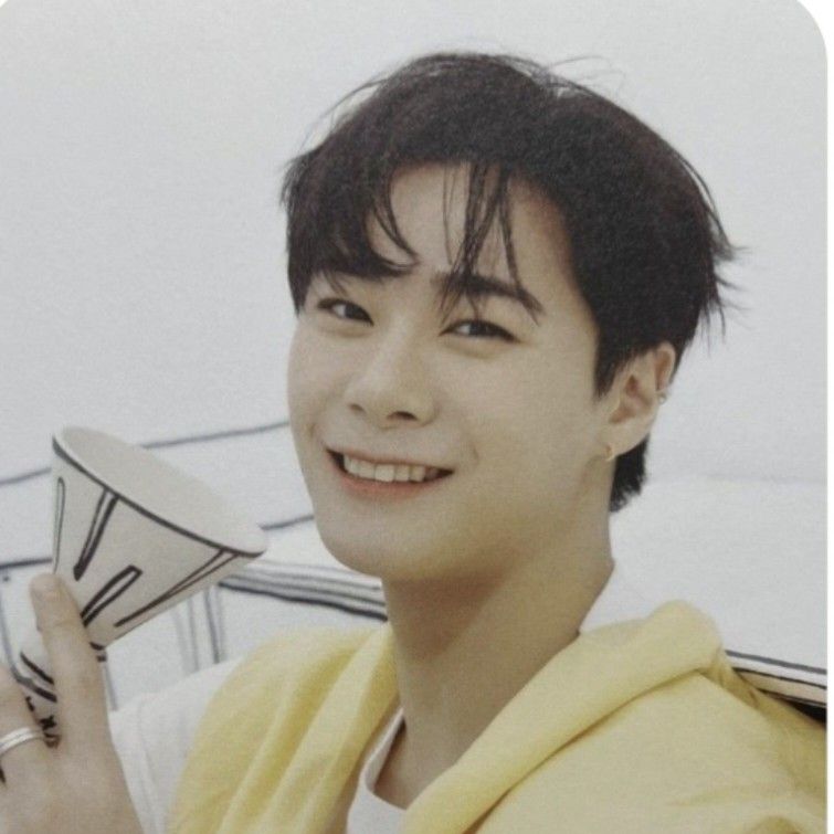 Behind-the-scenes cut of Moonbin (ASTRO)