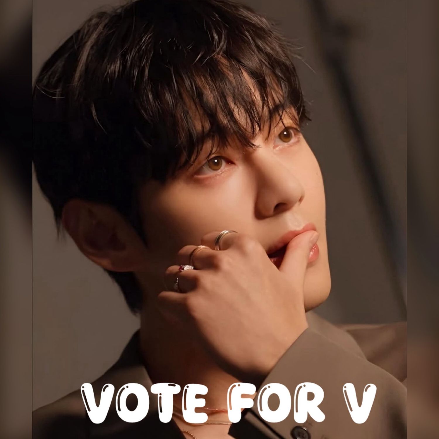 뷔 (방탄소년단)의 최신 사진