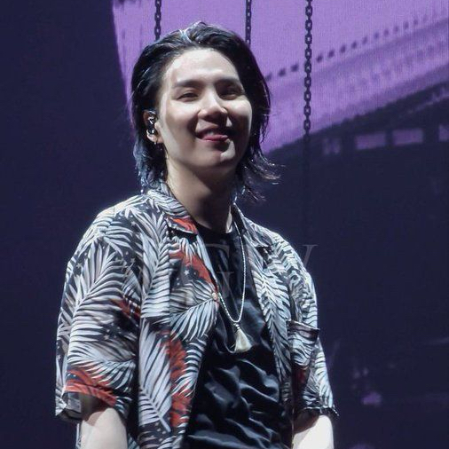 SUGA (防彈少年團)的最新照片