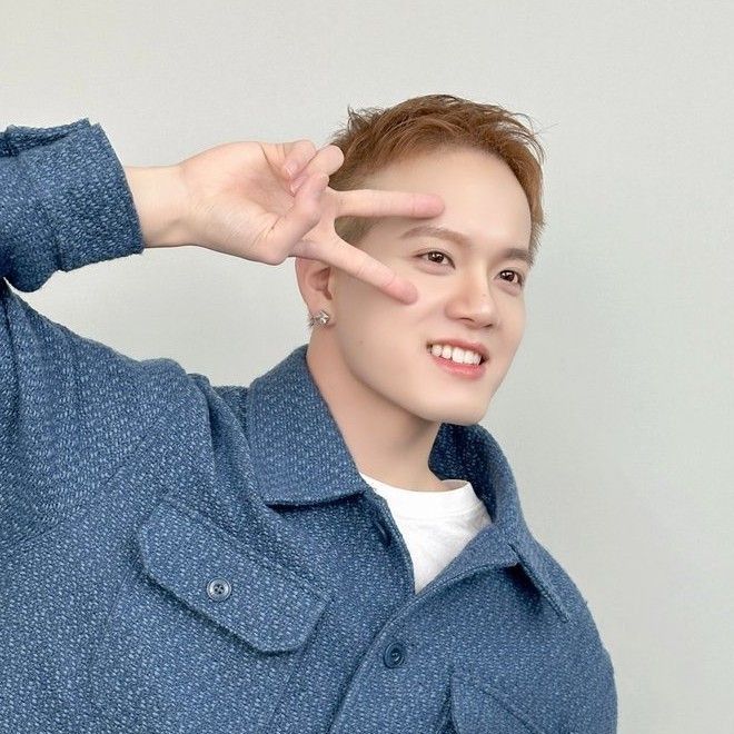 Recent activity shot of Peniel (BTOB)