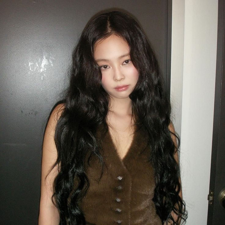 Recent activity shot of Jennie (BLACKPINK)