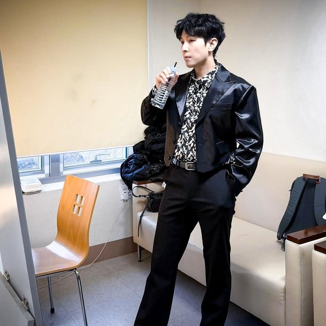 A moment captured by Kim Dongwan (SHINHWA)'s fan