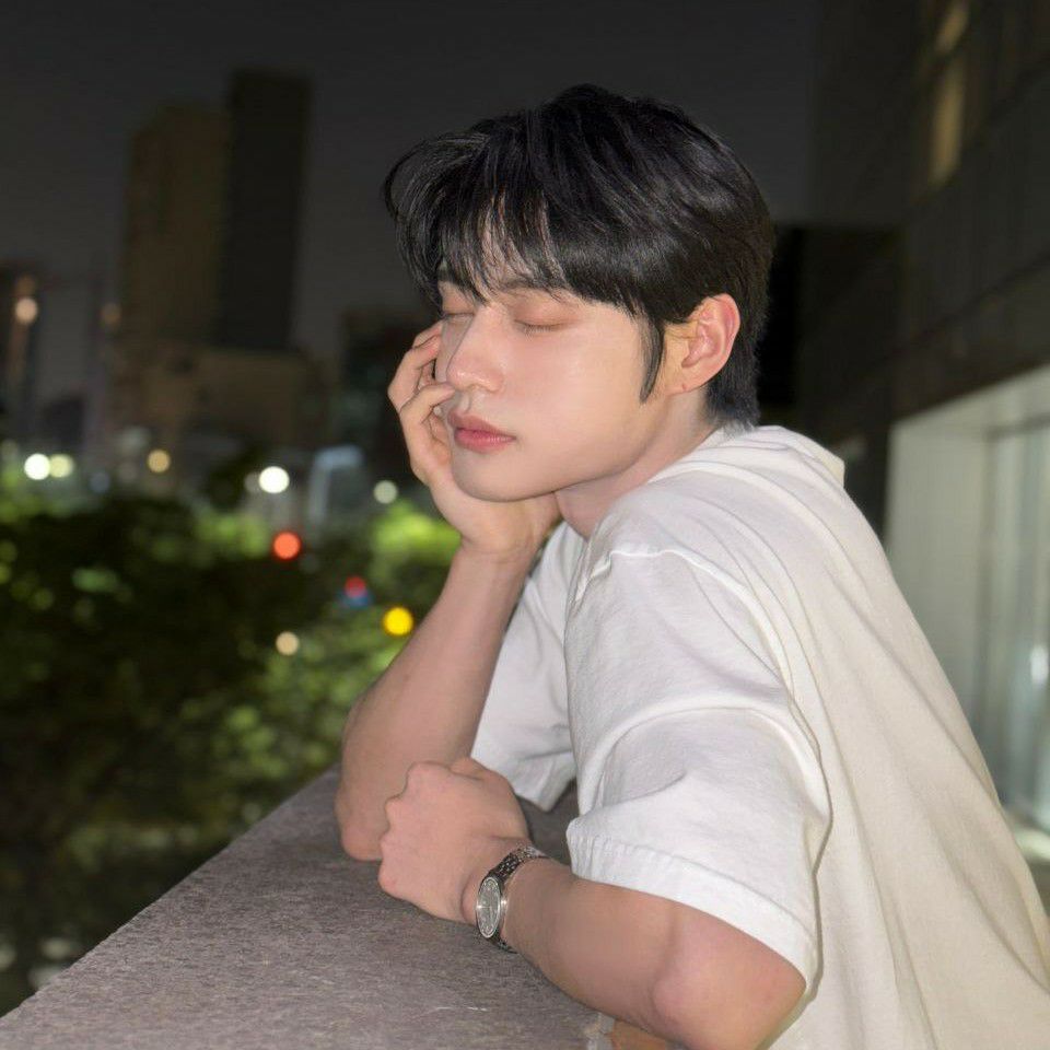 Latest photo of Kim Jiwoong (ZEROBASEONE)