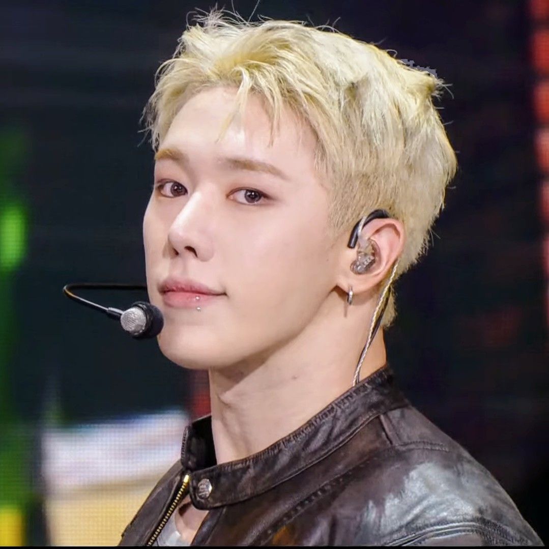 A moment captured by Wonho's fan