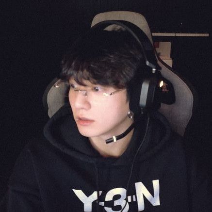 Behind-the-scenes cut of BTS