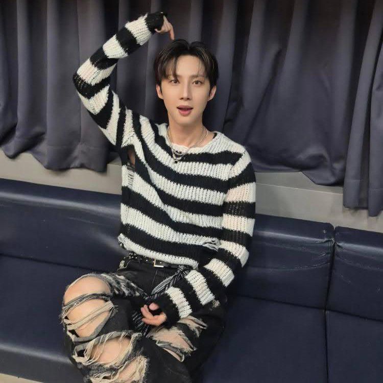 Recent activity shot of Hui (PENTAGON)