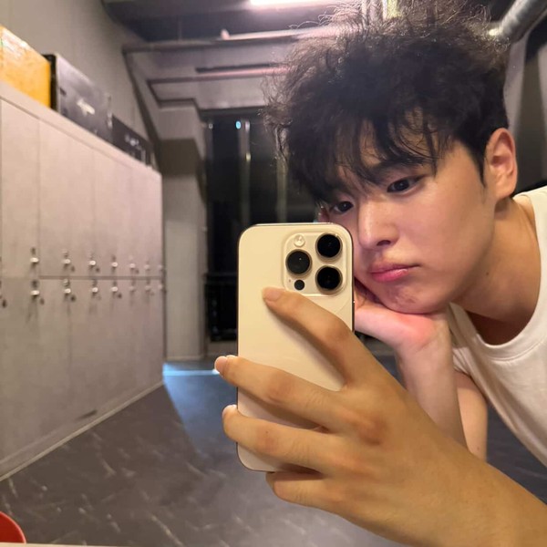 Popular profile image of Choi Byungchan selected by votes