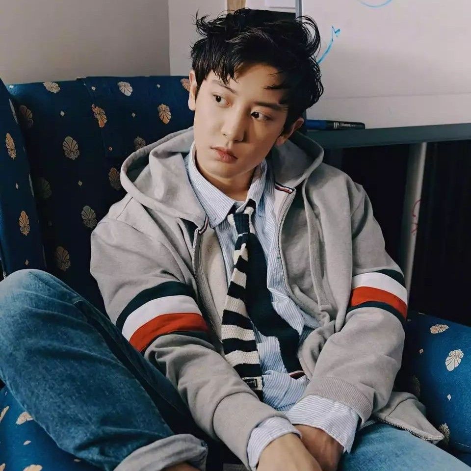 Recent activity shot of Chanyeol (EXO)