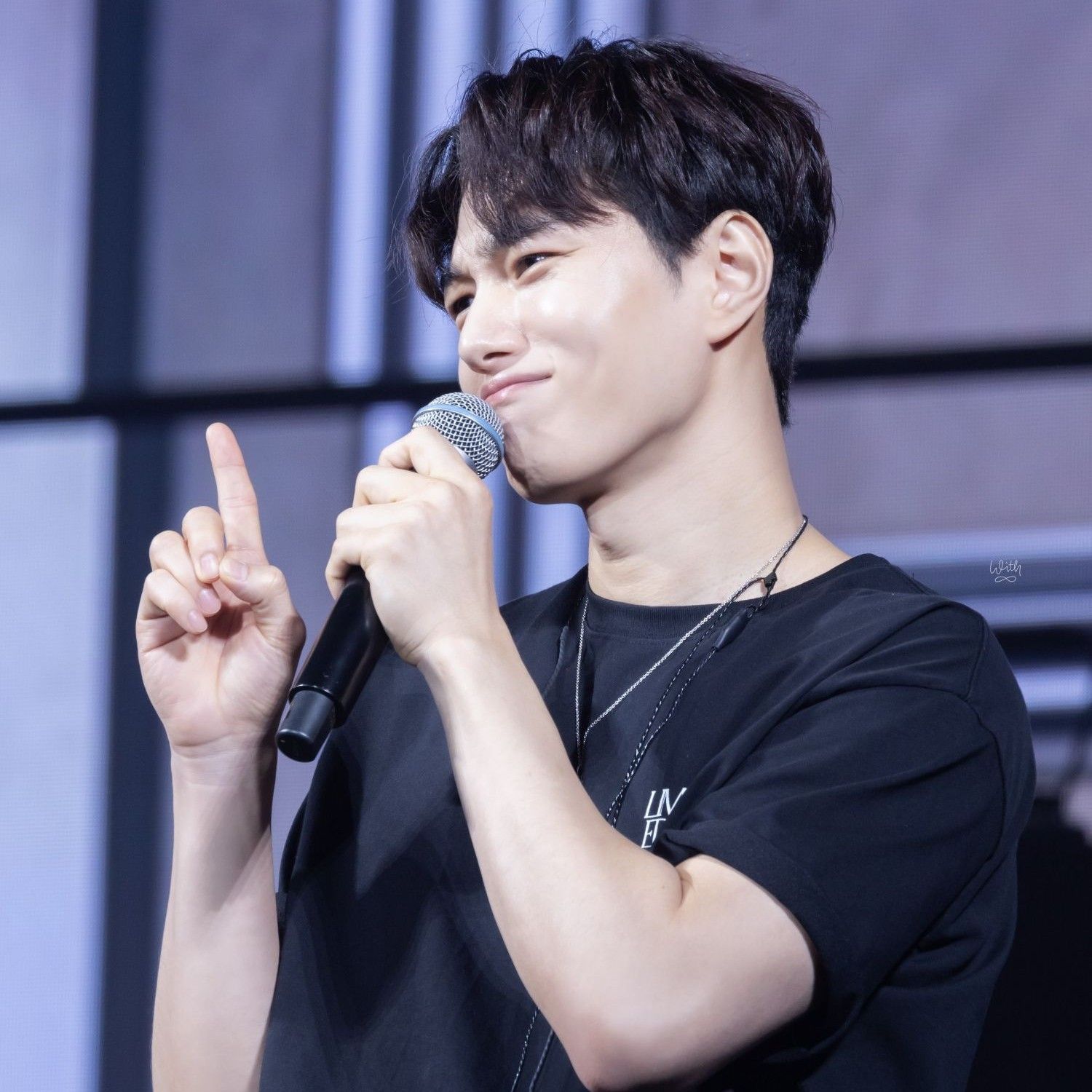 Behind-the-scenes cut of L (INFINITE)