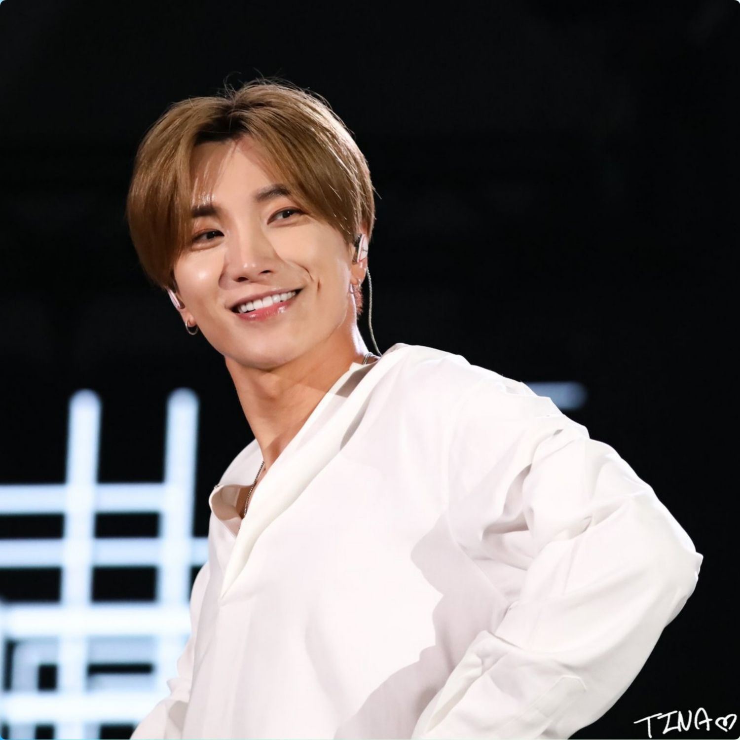 Behind-the-scenes cut of Leeteuk (Super Junior)
