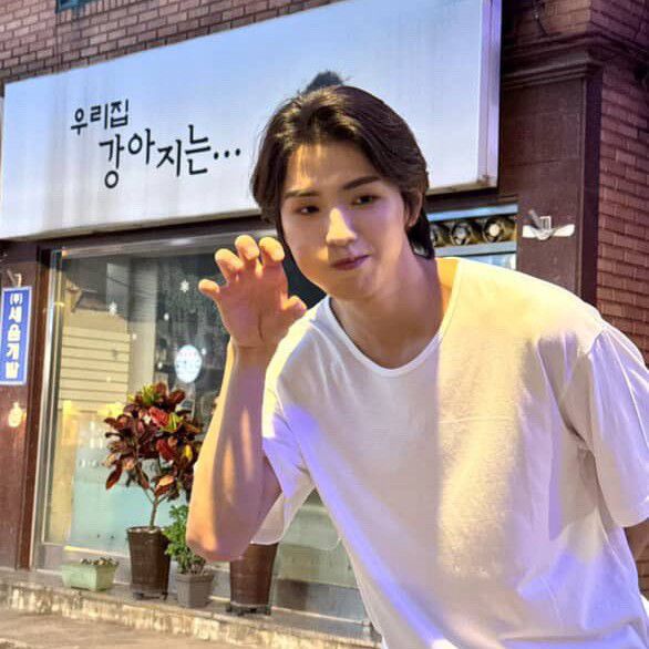 Latest photo of Yonghee (CIX)