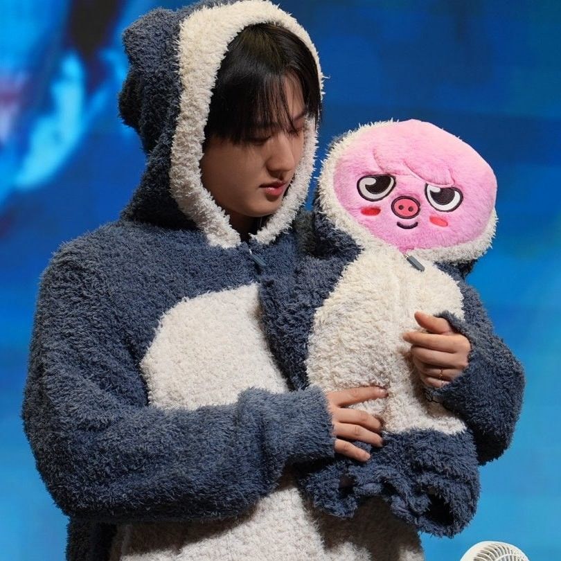 Behind-the-scenes cut of Changbin (Stray Kids)