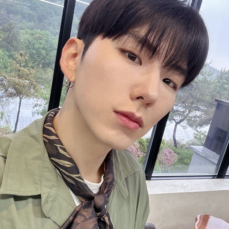 Behind-the-scenes cut of MONSTA X