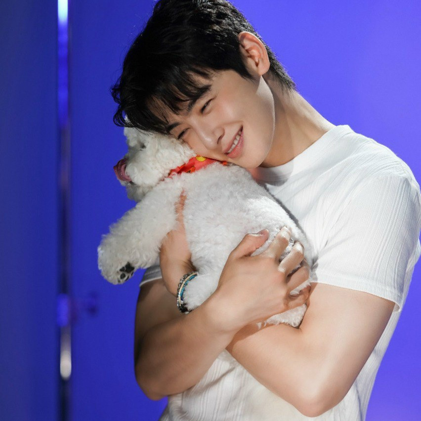 Latest photo of Eunwoo (ASTRO)