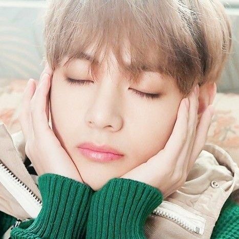 V (BTS)の最近の活動写真