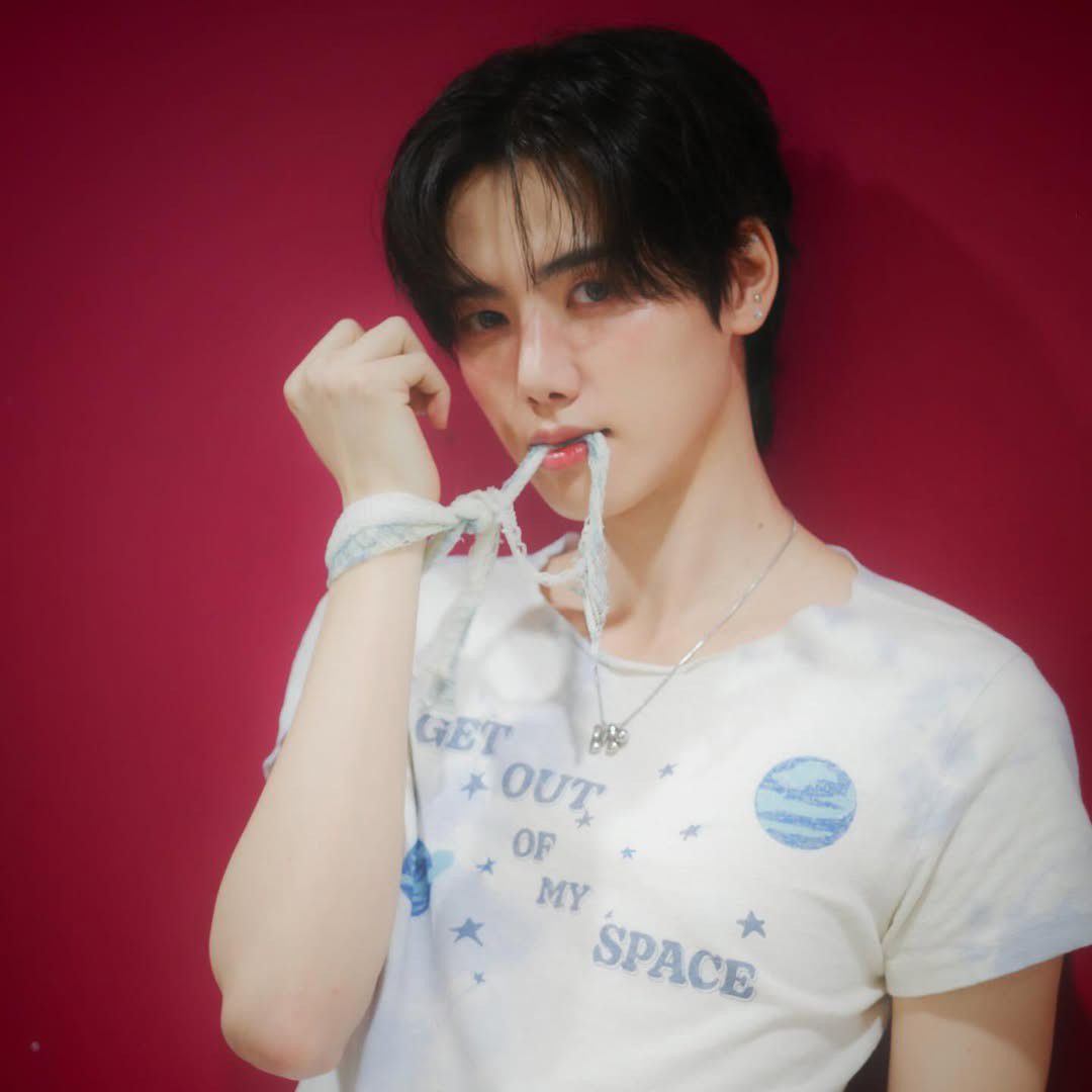 Behind-the-scenes cut of Minhee (CRAVITY)
