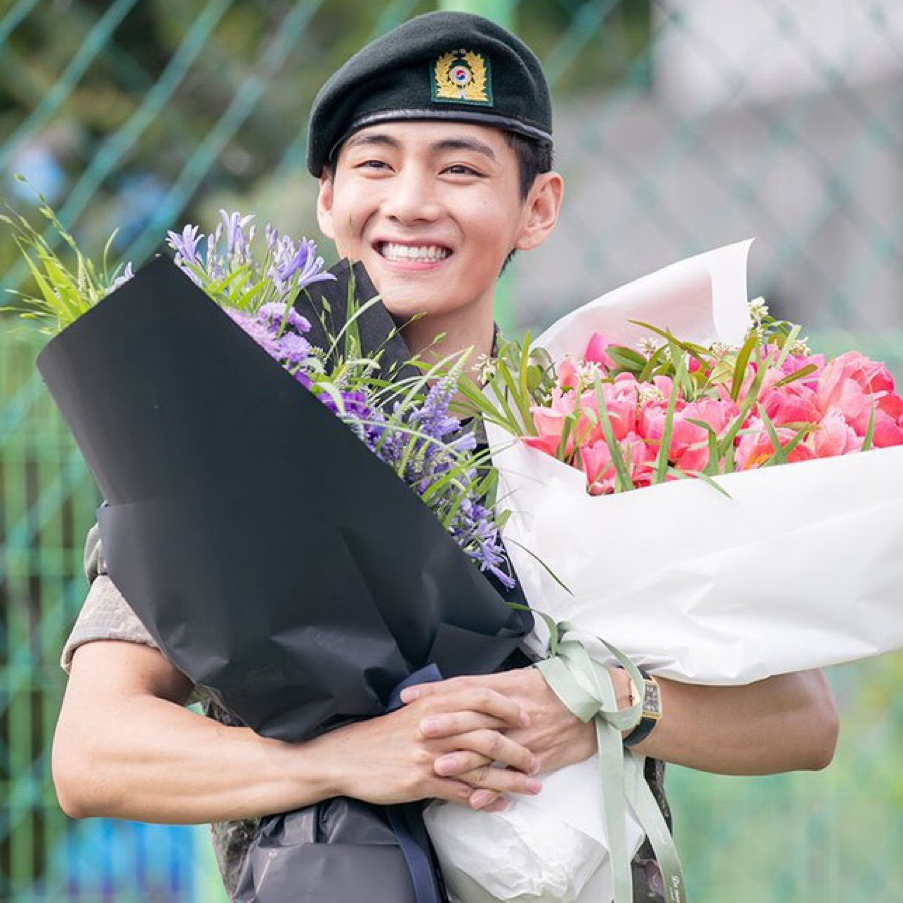 Latest photo of V (BTS)