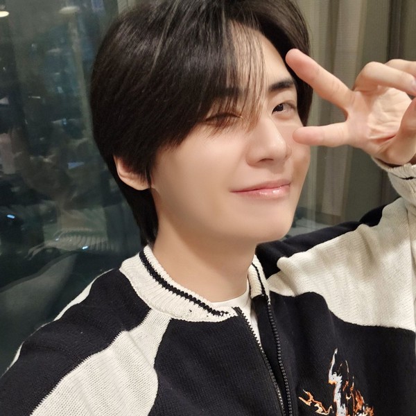 Signature photo of Lee Jinhyuk capturing their charm