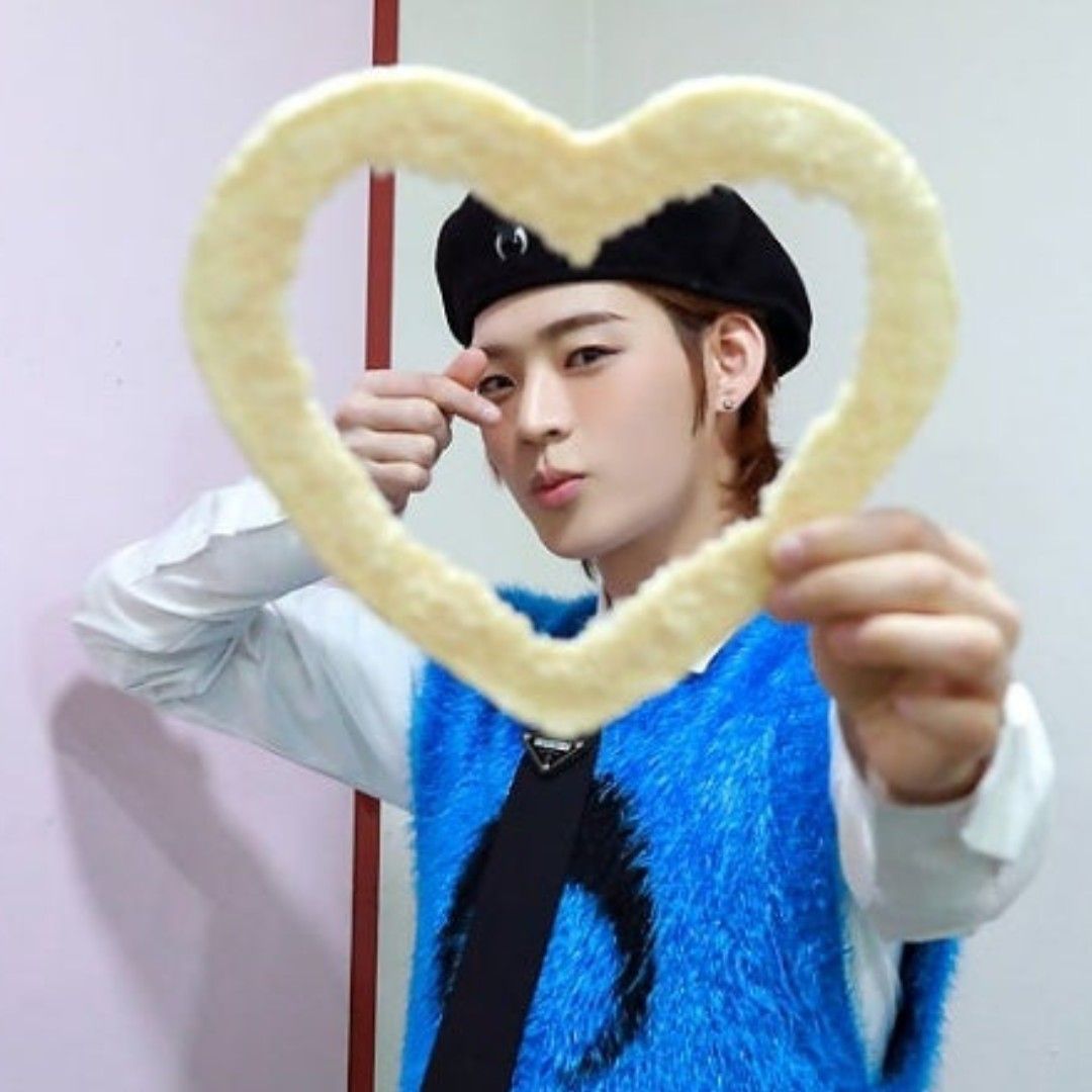 Latest photo of Hyojin (ONF)
