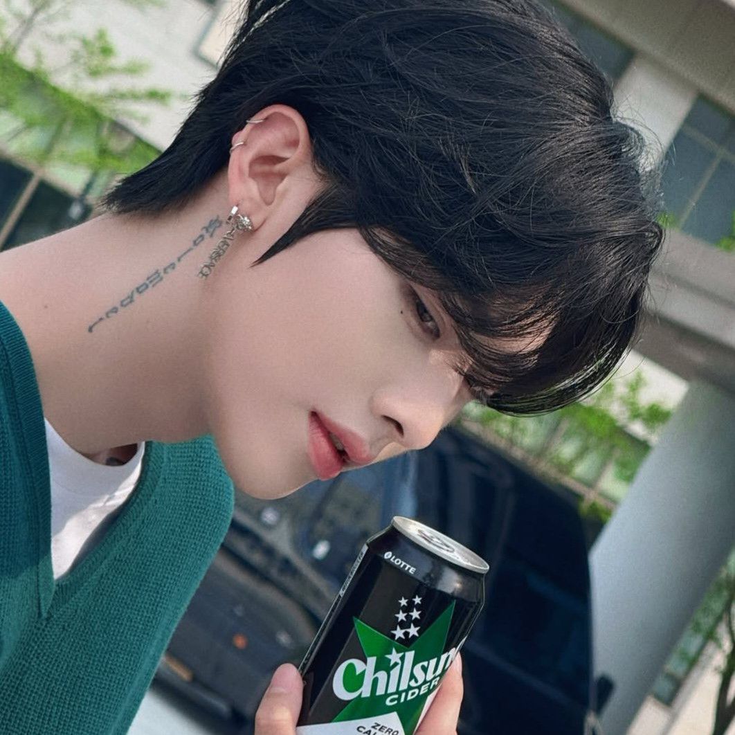 Ricky (ZEROBASEONE)的幕后花絮